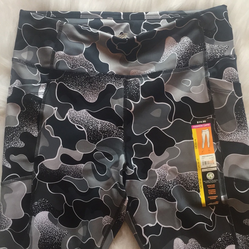 Avia Printed Capri W/pocket in Multi Size Large - Picture 8 of 16